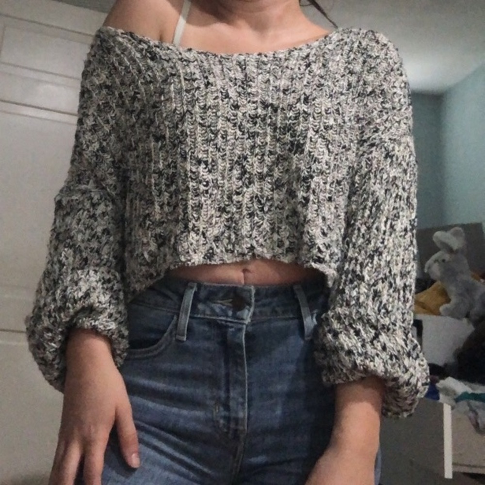 Cropped sweater! - Picture 3 of 3